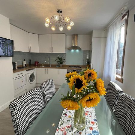 Central Comfy 2 Familyroom Apart Edinburgh Bagian luar foto